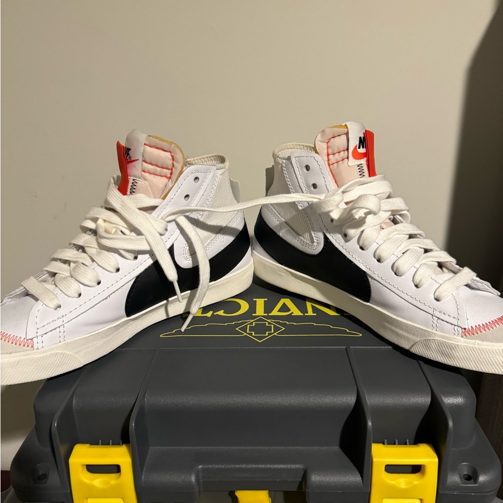 Only worn 1 time in great condition
